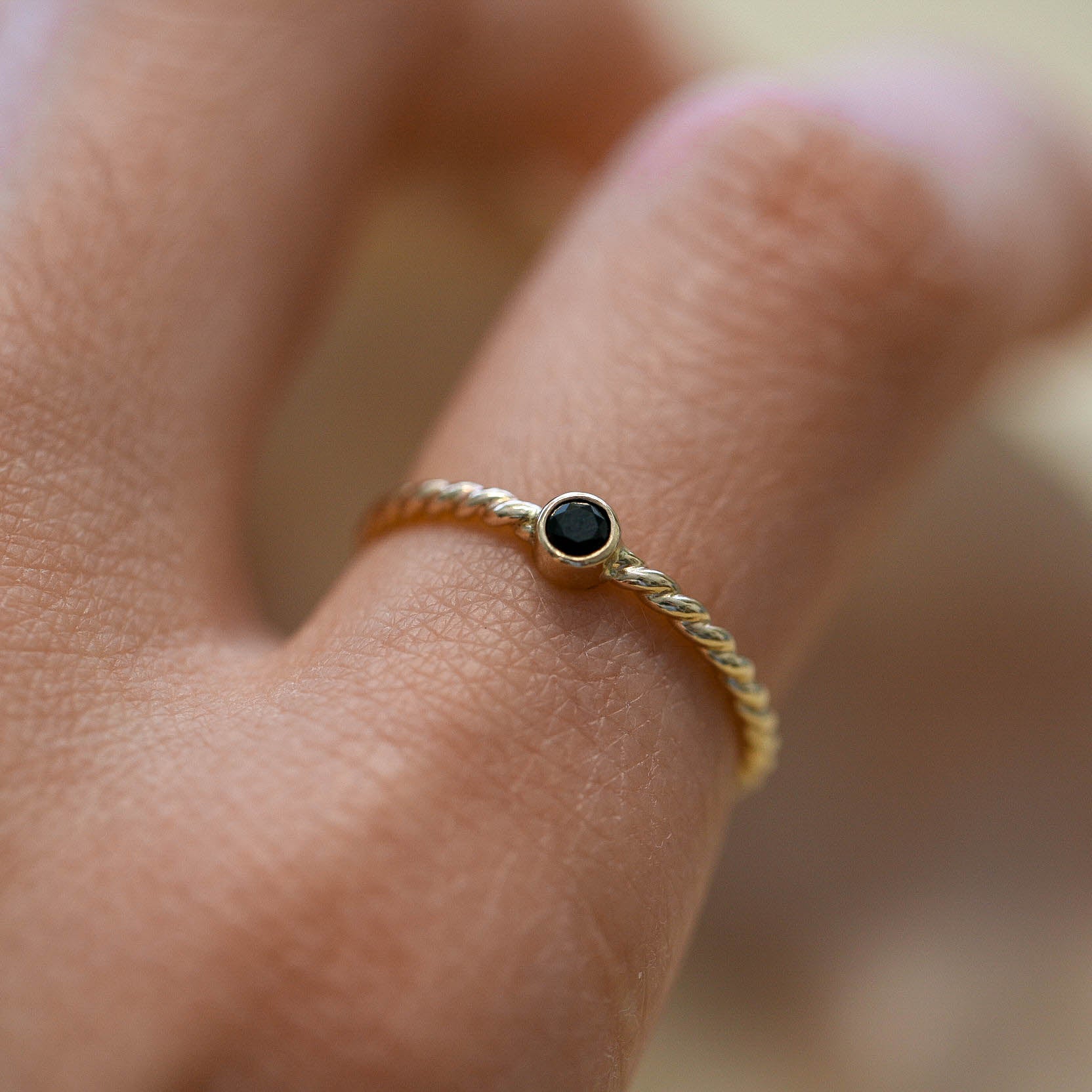 Bague spinelle noir or