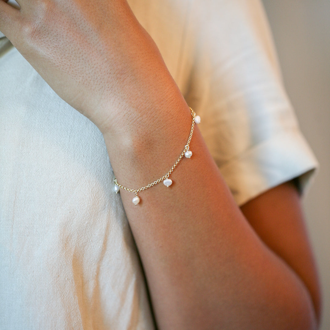 Dangling pearl bracelet