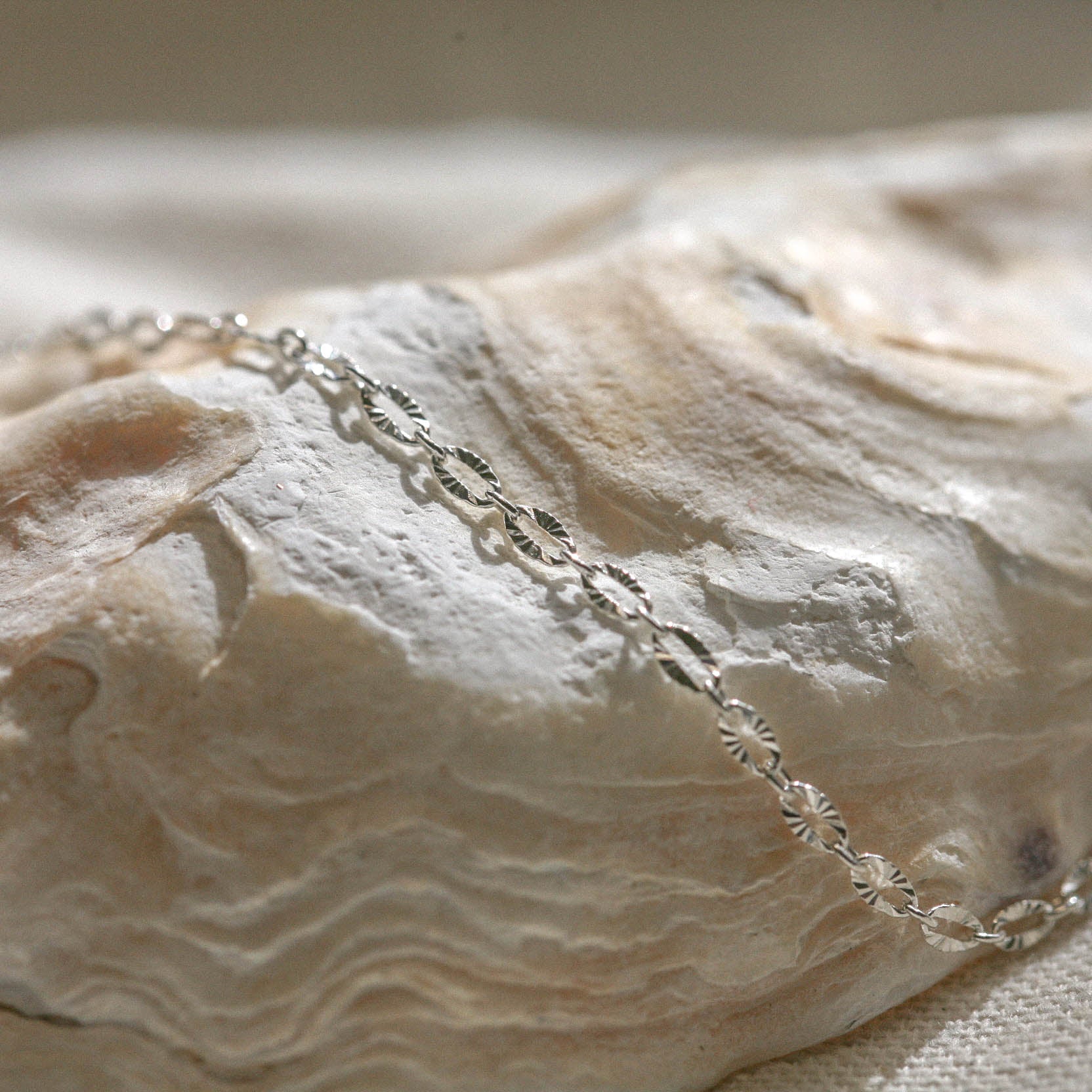 Chaine de cheville à motifs