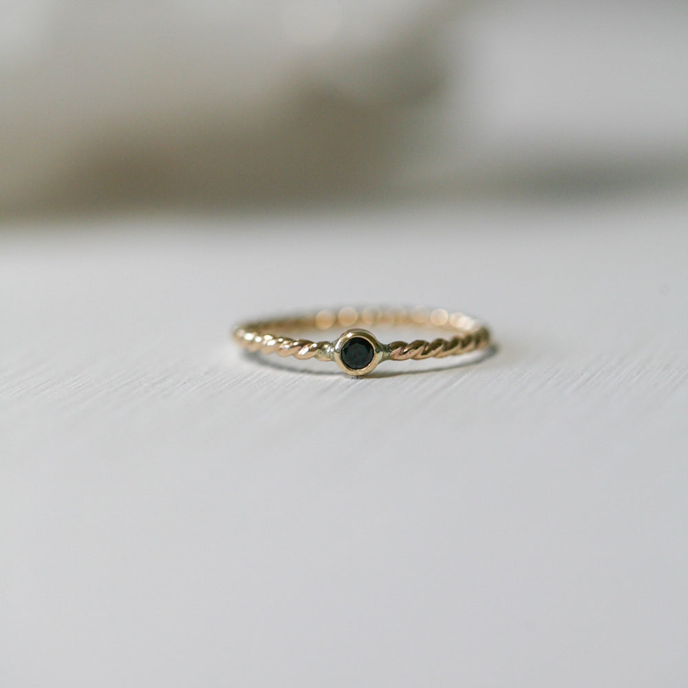 Bague spinelle noir or