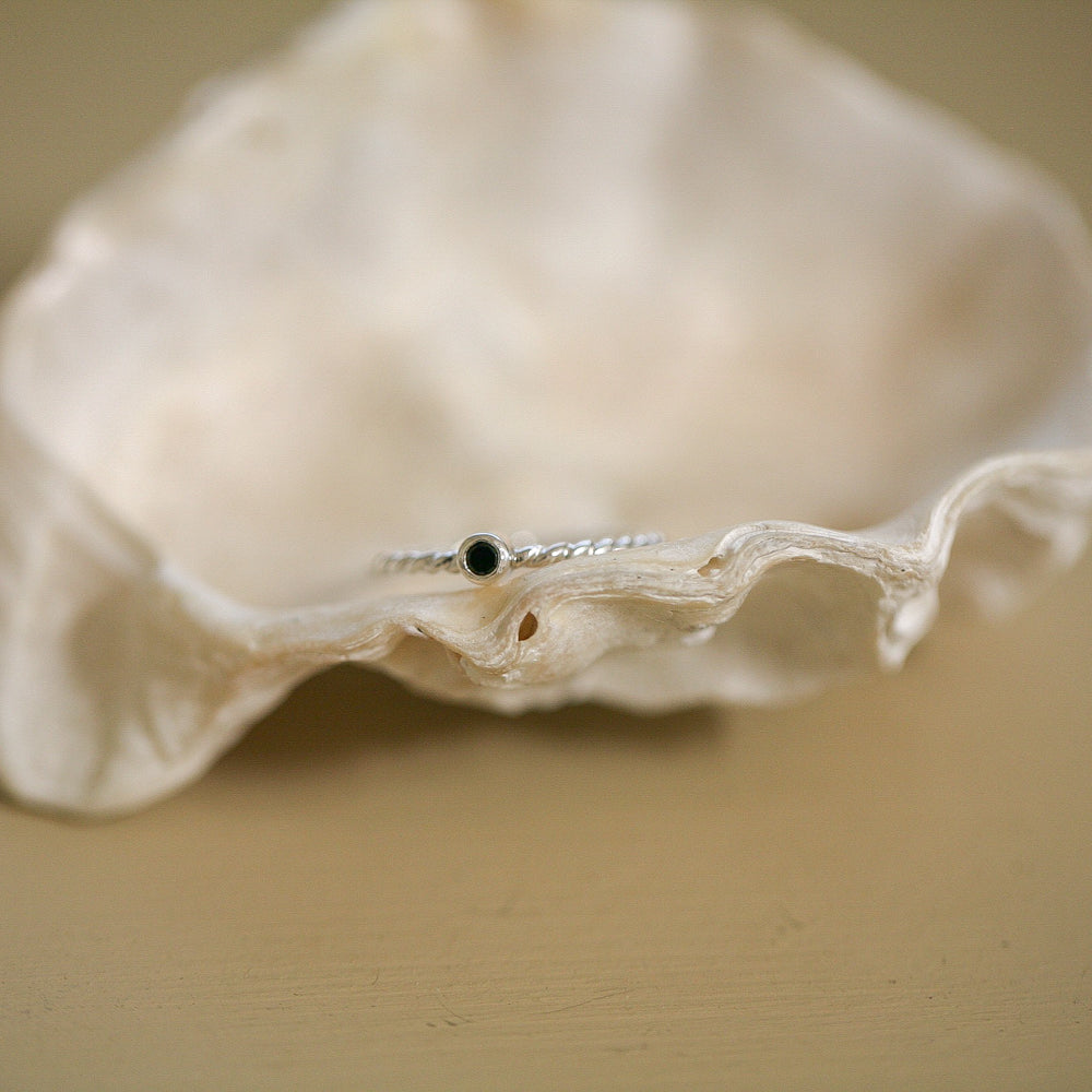 Bague spinelle noir argent