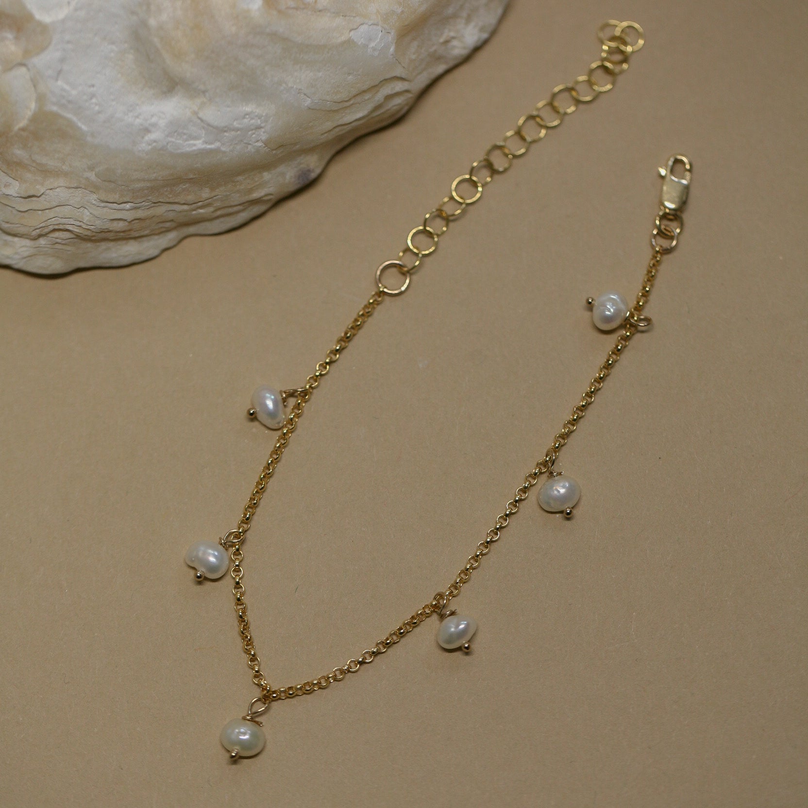 Dangling pearl bracelet