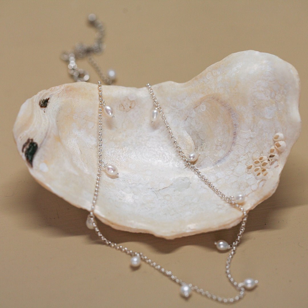 Collier de perles pendantes